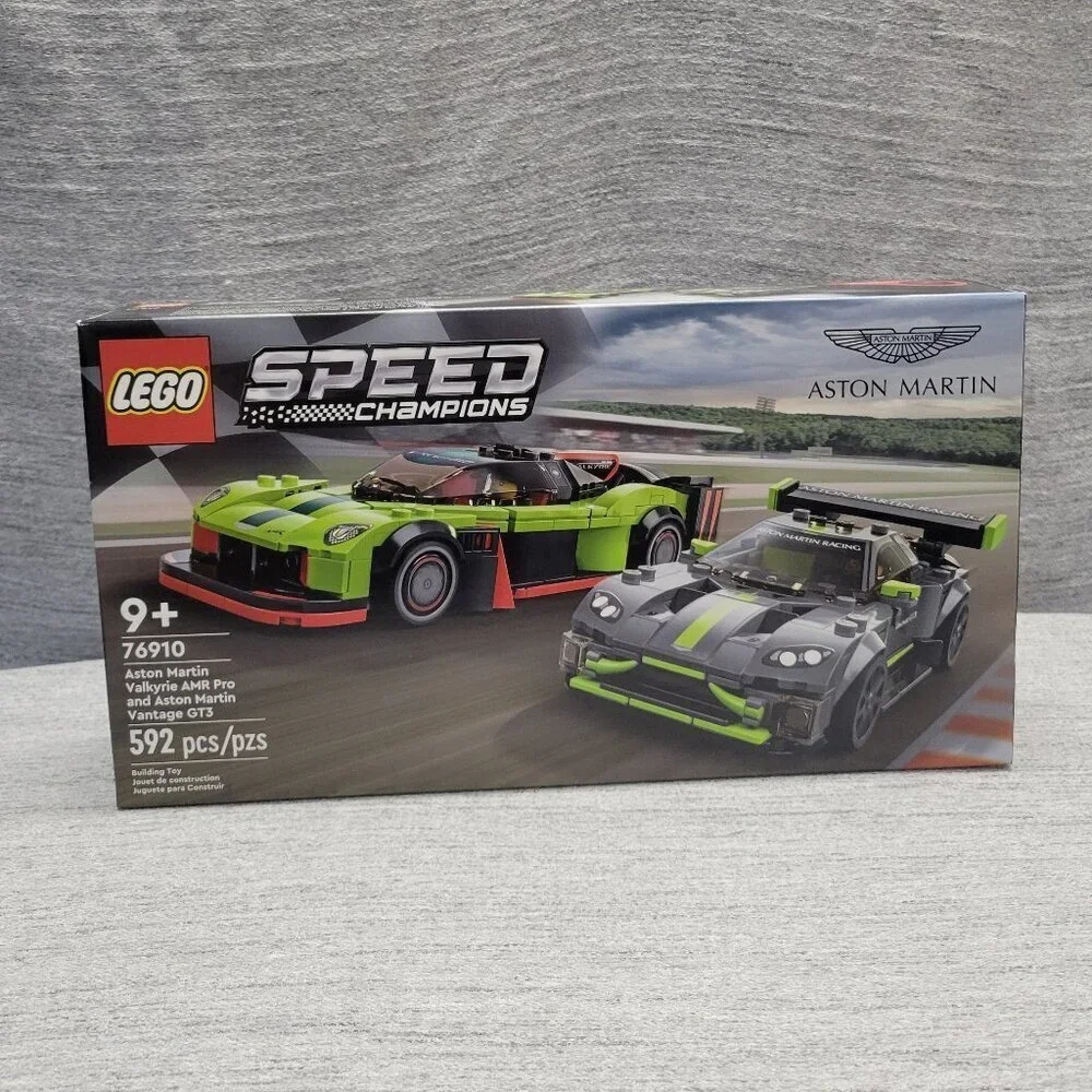 Lego Aston Martin Valkyrie AMR Pro and Aston Martin Vantage GT3 76910